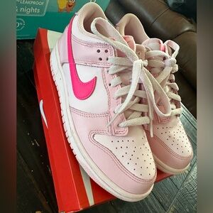 Nike Dunk low triple pink